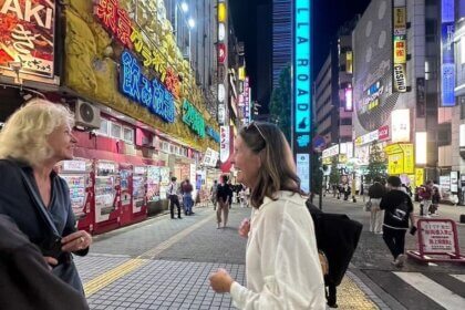 Tokyo:Exploring Shinjuku with Japanese university students - Klo…