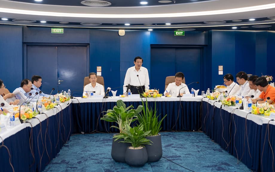 Politburo member Phan Dinh Trac: FPT is a pioneer in high technology