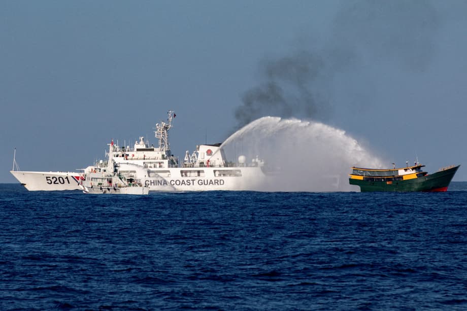 Philippines to Continue to Send Vessels to Contested South China Sea Shoal