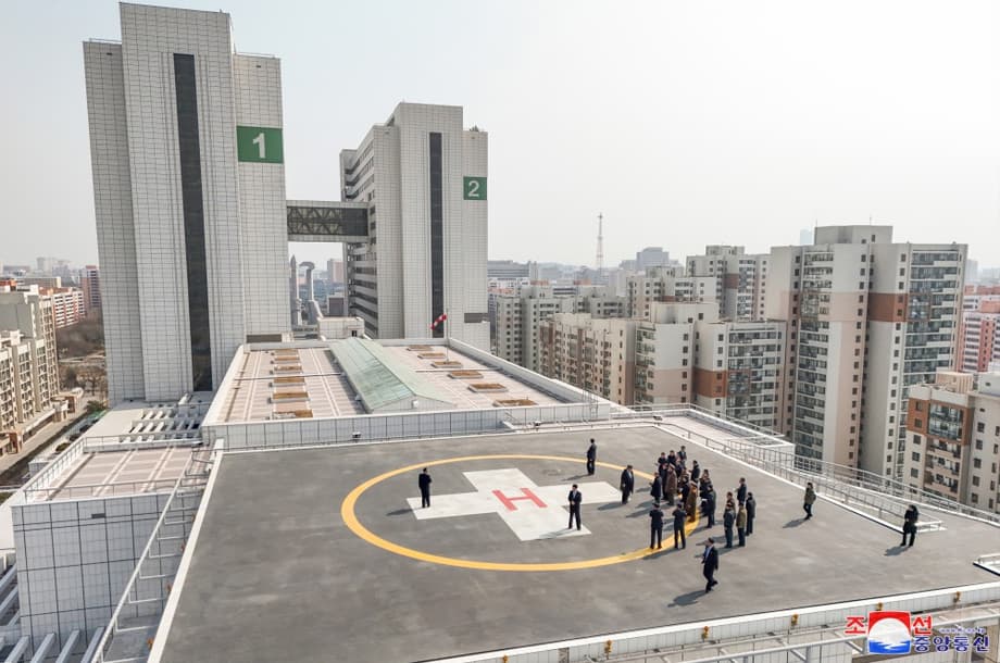 Kim Jong Un Visits the Newly Completed Pyongyang General Hospital ...
