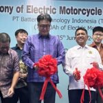 Indonesia Membuka Pabrik Baterai Motor Listrik Pertama - autoini