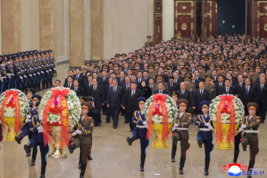 North Korean leader Kim Jong-un and other senior officials from the ...