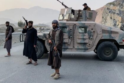 Pakistan bombs Kabul after deadly border clashes with Taliban | Middle ...