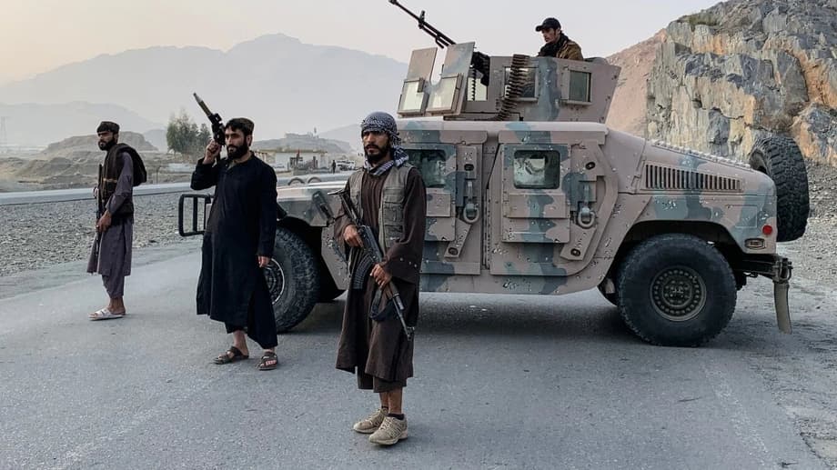 Pakistan bombs Kabul after deadly border clashes with Taliban | Middle ...