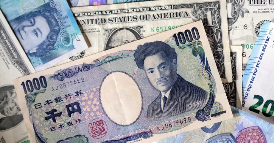 Dollar clings to gains vs. yen with Japan fiscal policy, US data in ...